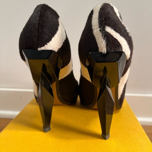 Fendi Black and White Zebra Print Pony Hair Diamond Heel Pumps - Picture 3 of 16